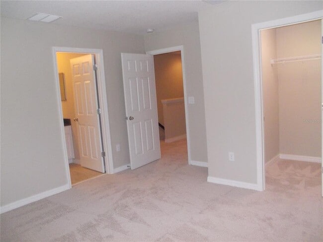 Building Photo - 6915 Woodchase Glen Dr