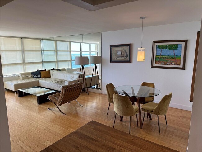 Building Photo - 1440 Brickell Bay Dr