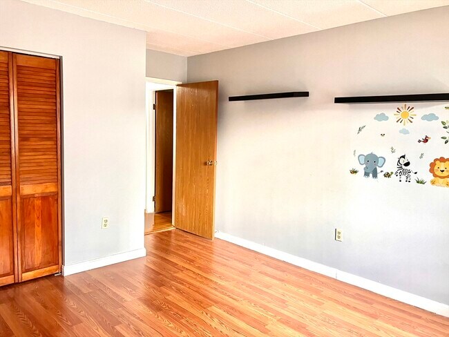 Building Photo - 8 Nahant Pl