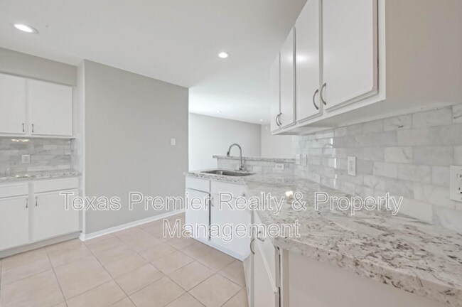 Building Photo - 5011 Redwing Brook Trail