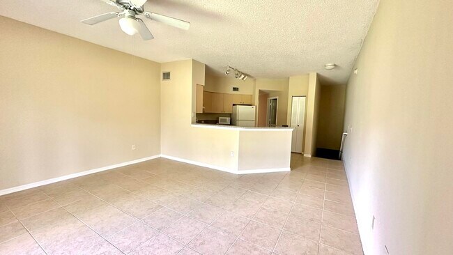 Building Photo - 310 Crestwood Cir