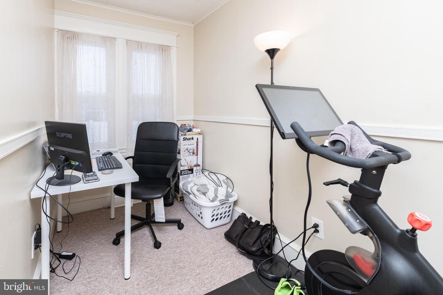 Building Photo - 10 E Linden Ave