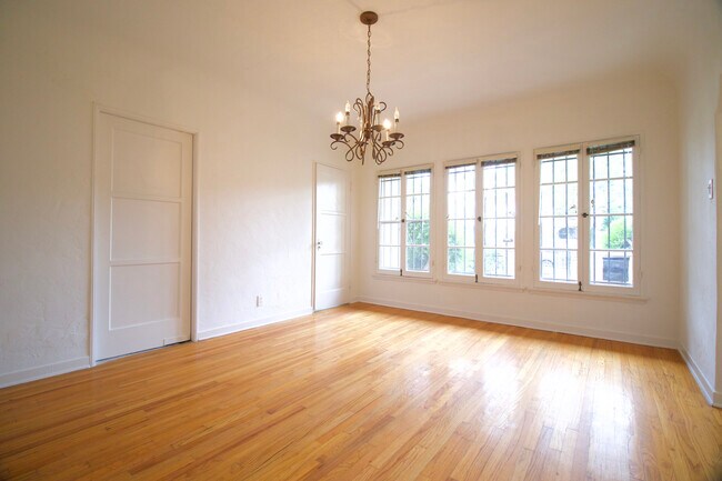 Building Photo - 1055 S Crescent Heights Blvd