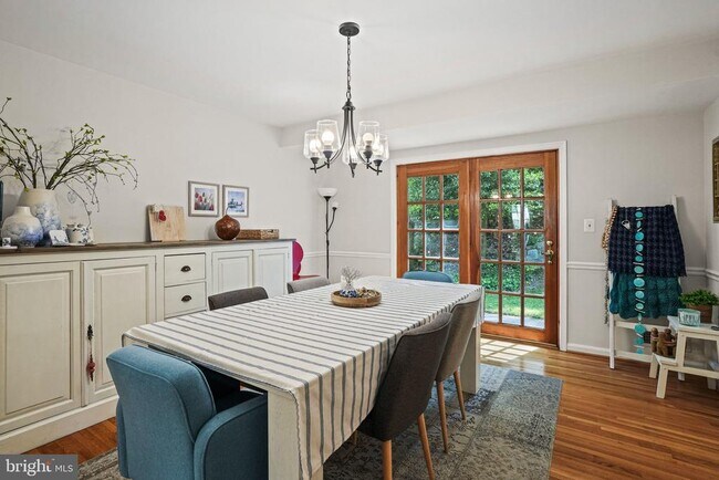 Building Photo - 6117 Larstan Dr