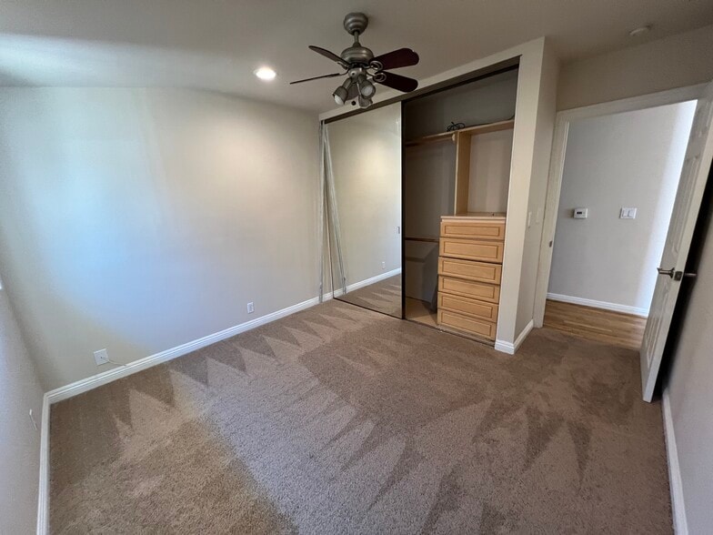 Building Photo - 1046 W 187th Pl