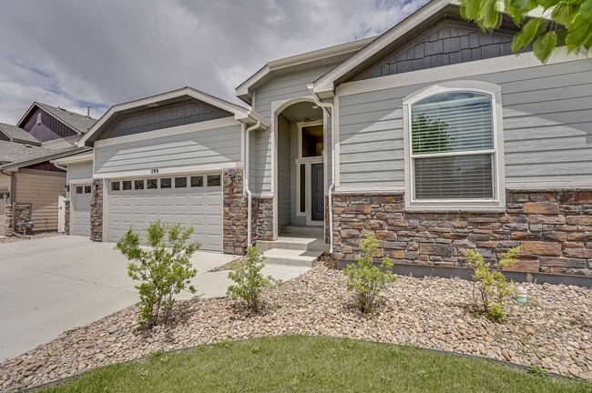 Building Photo - Stunning 5-Bedroom Home with Lake Views in...