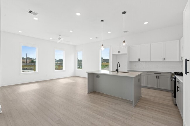 Building Photo - 9602 Valeca Dr