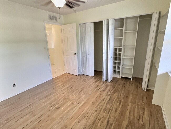 Building Photo - 1100 NW 87th Ave