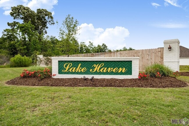Building Photo - Fully Furnished!  5 bedroom, 3 bath home i...