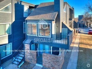 Building Photo - Beautiful 2 Bed 2 Bath in the Sought After...