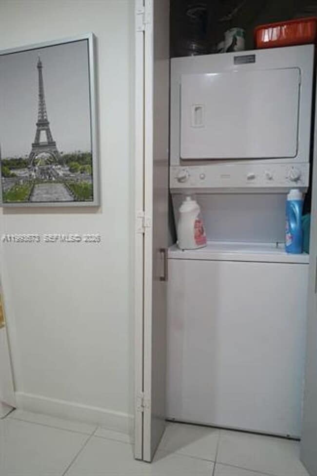 Building Photo - 690 SW 1st Ct