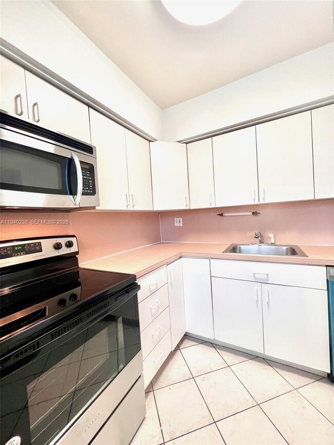 Building Photo - 10178 Collins Ave