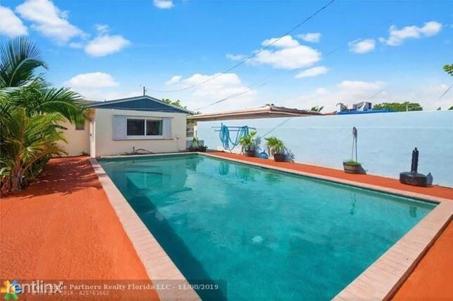Building Photo - 3 br, 1 bath House - 261 Ne 49th Street