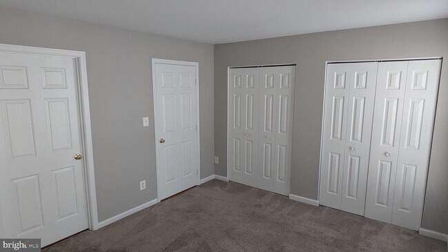 Building Photo - 1875 Tiger Lily Cir