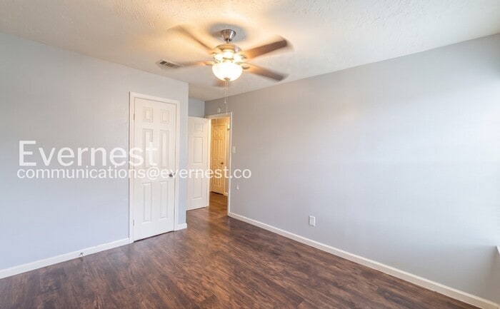 Building Photo - 6406 Summer Ridge Dr