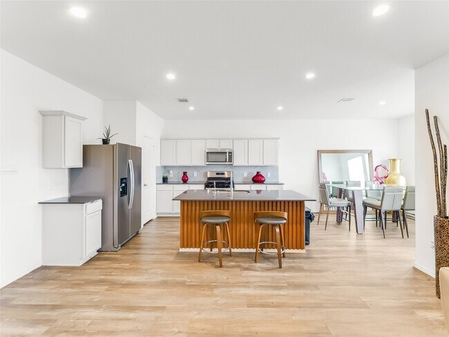 Building Photo - 15022 High Rpds Ln