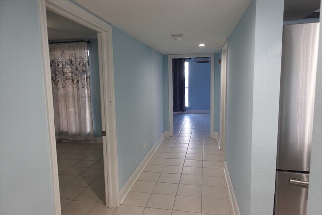 Building Photo - 1102 Winnie St