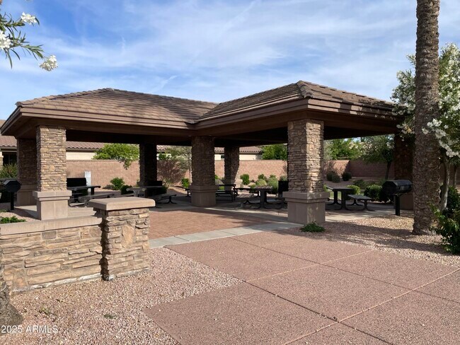Building Photo - 712 W San Carlos Way