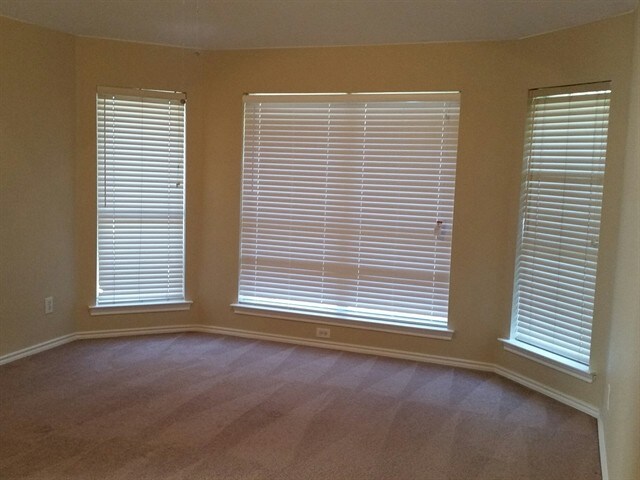 Building Photo - 909 Remington Dr