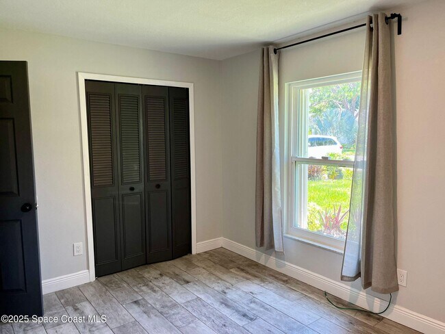 Building Photo - 3463 Mazur Dr
