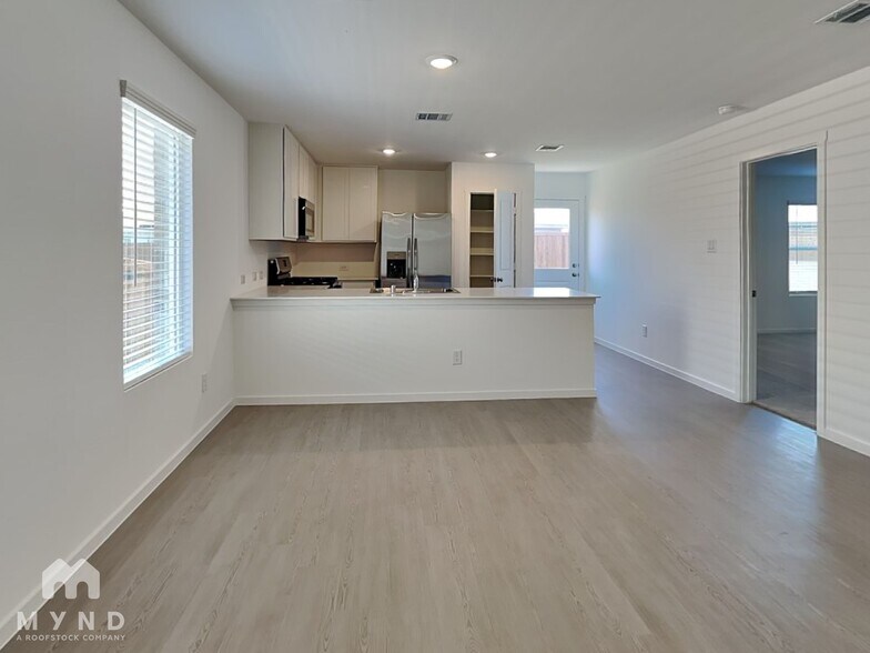 Building Photo - 2049 Belgian Dr