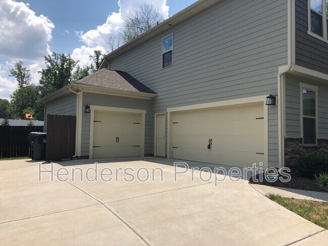 Building Photo - 10728 Vanguard Pkwy