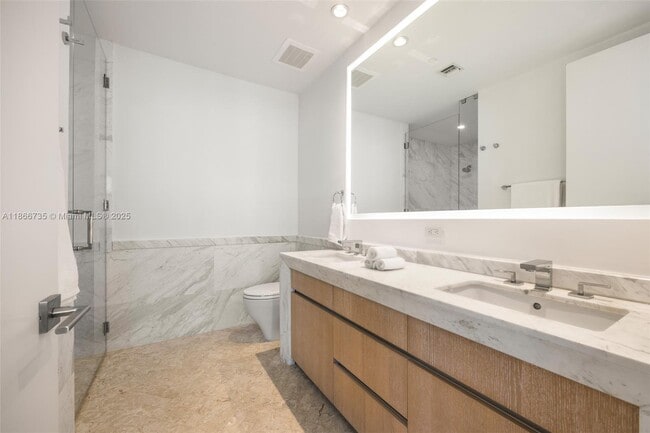 Building Photo - 2831 S Bayshore Dr