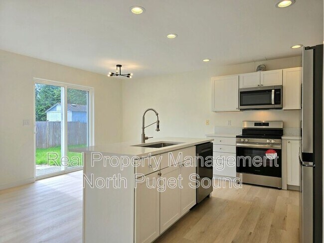 Building Photo - 3104 186th Pl NE