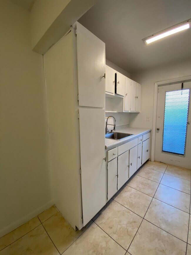 Building Photo - 1500 S 20th Ave