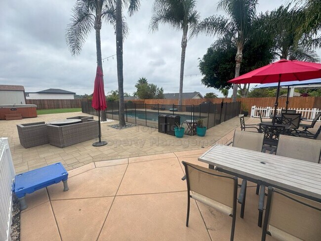 Building Photo - Beautiful Vista Home 3 bed / 3 bath / 1957...