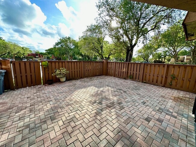 Building Photo - 8081 Severn Dr