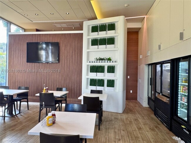 Building Photo - 2600 Hallandale Ave