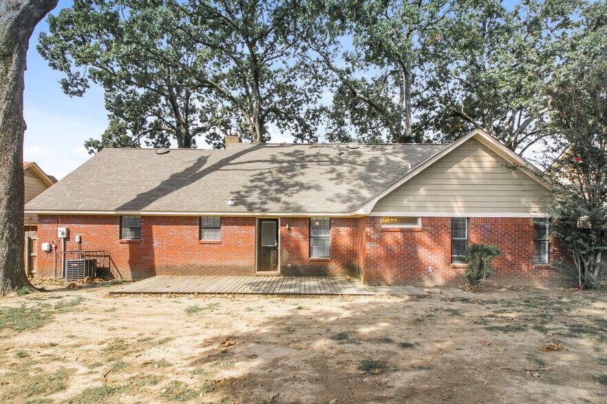 Building Photo - 7352 Alexander Rd