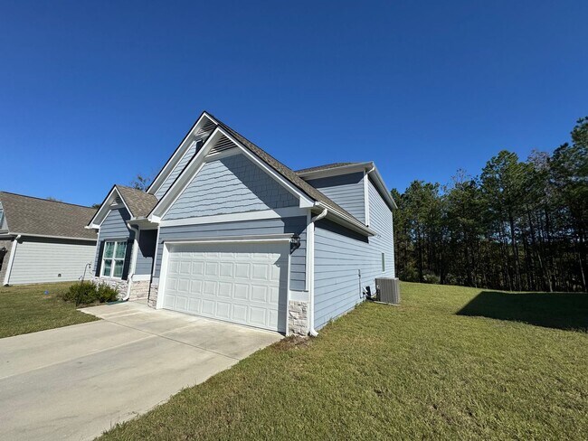 Building Photo - Newer 3/2.5 House in Armuchee- $1,995