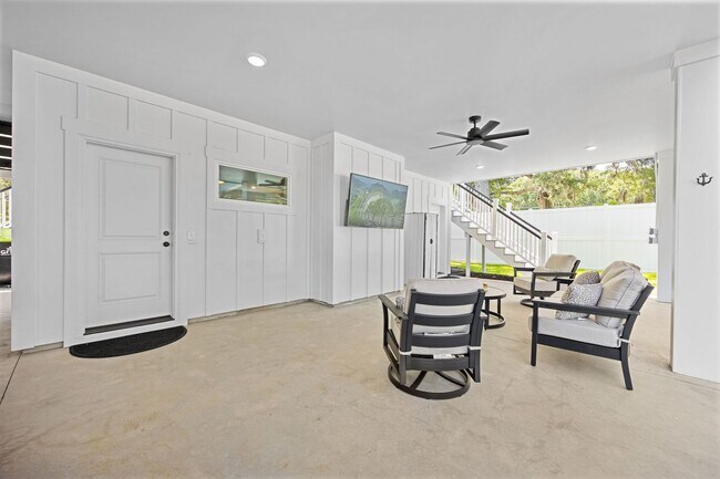 Building Photo - Gorgeous Custom Home Available for Snowbir...