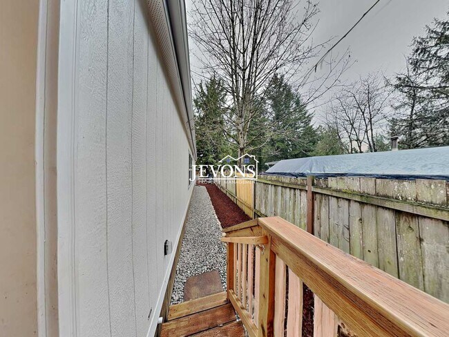 Building Photo - Rent Ready!