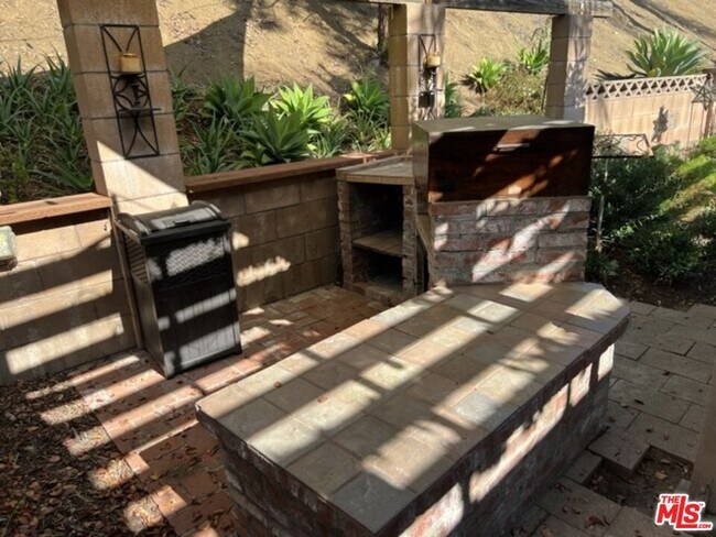 Building Photo - 729 Kenmore Cir