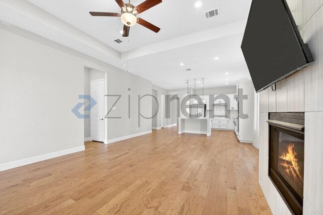 Building Photo - 4112 Dunlap Dr
