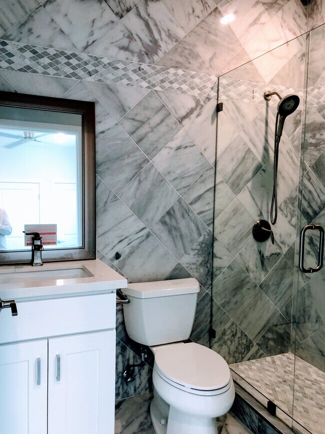 Building Photo - 2154 Fargo St