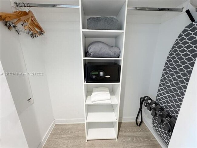 Building Photo - 2602 E Hallandale Beach Blvd