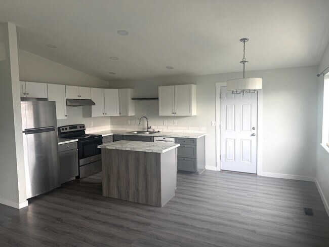 Building Photo - 3406 S Florida Ave