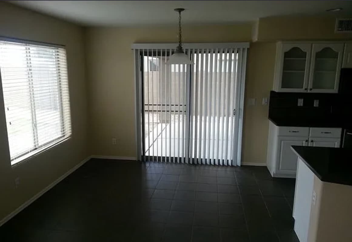 Building Photo - 25781 W Elizabeth Ave