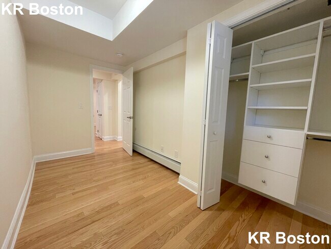 Building Photo - 63 Green St