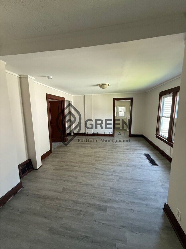 Building Photo - 229 S Sibley Ave