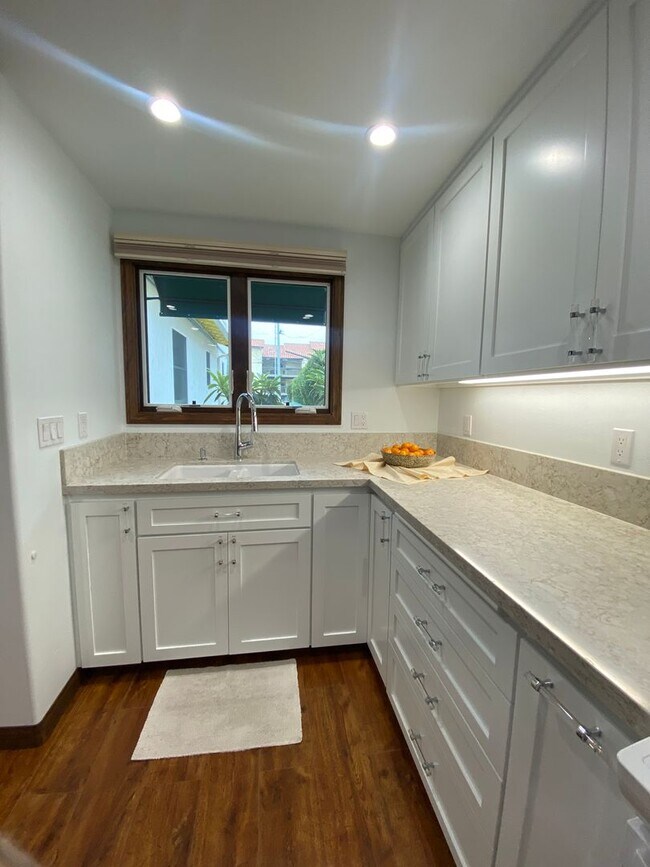 Building Photo - LARGE Mission Hills granny flat w/Loft and A/C!