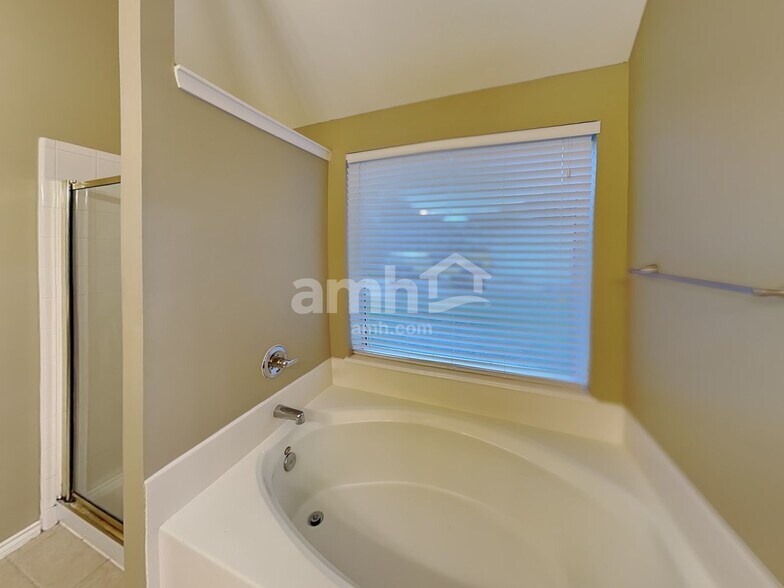 Building Photo - 1451 Sand Lake Ln