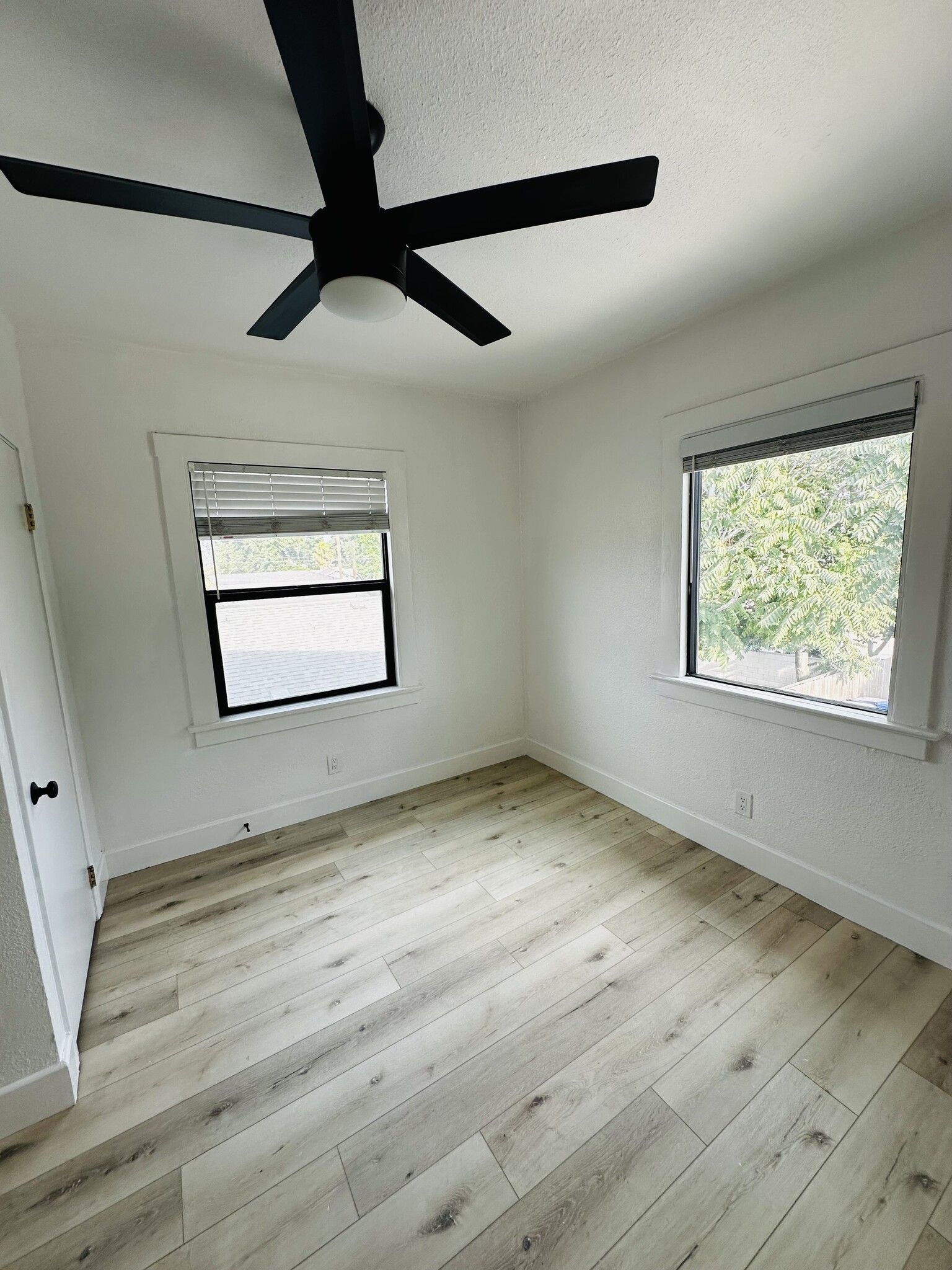 Building Photo - 823 W Orange St