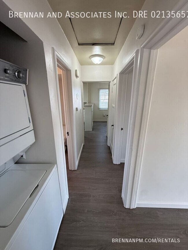 Building Photo - 253 Church Ave