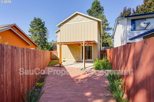 Building Photo - 15618 SE Caruthers Ct