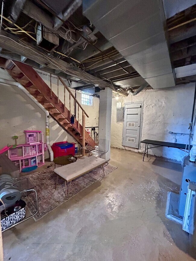 Building Photo - 3306 Regan Ave
